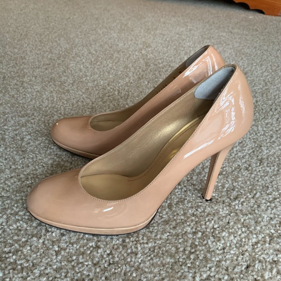 Stuart Weitzman Nude Heels - Picture 2 of 2
